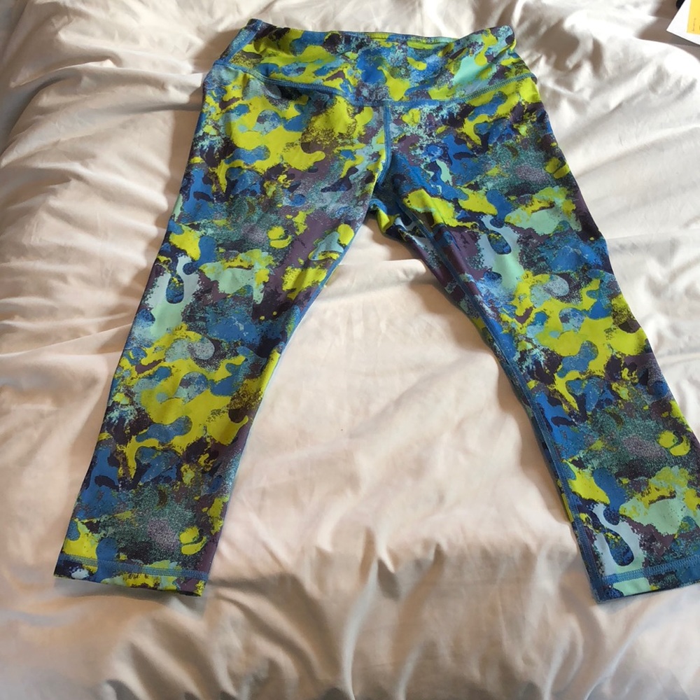 Head cropped yoga pants